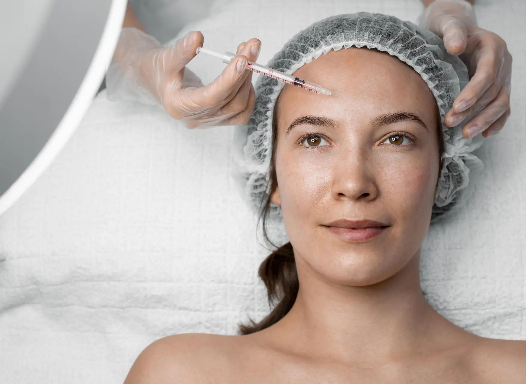beautician-doing-injection-filler-female-client